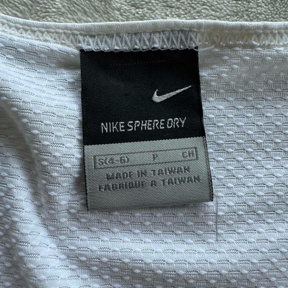 Vintage Nike ‘Sphere Dry’ Running Top - Picture 5 of 8